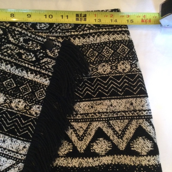 1.State B/W Aztec Print Fringed Hem Cross Front Wrap Mini Skirt Size SP - Picture 7 of 9